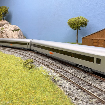 2 voitures dont pilote, "Metropolitan Express", DB, Ep. V, éclairage - MINITRIX 15161 - N 1/160