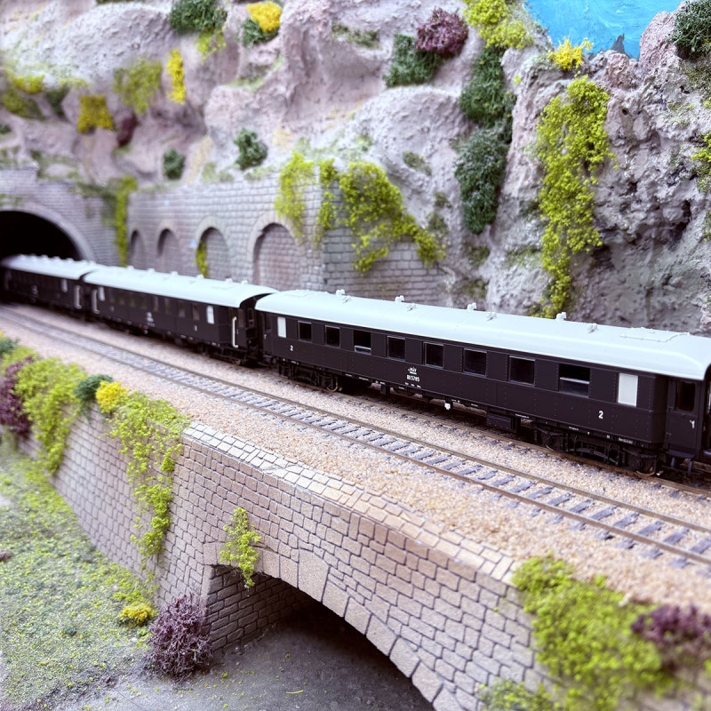 3 voitures voyageurs de type Bau, "ex-DRG", MAV, Ep. III et IV - ROCO 6200132 - HO 1/87