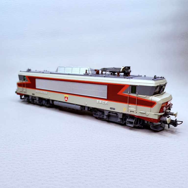 Locomotive électrique BB 15056,  "Grand confort", Armoiries de Vannes, SNCF - Roco 7510136