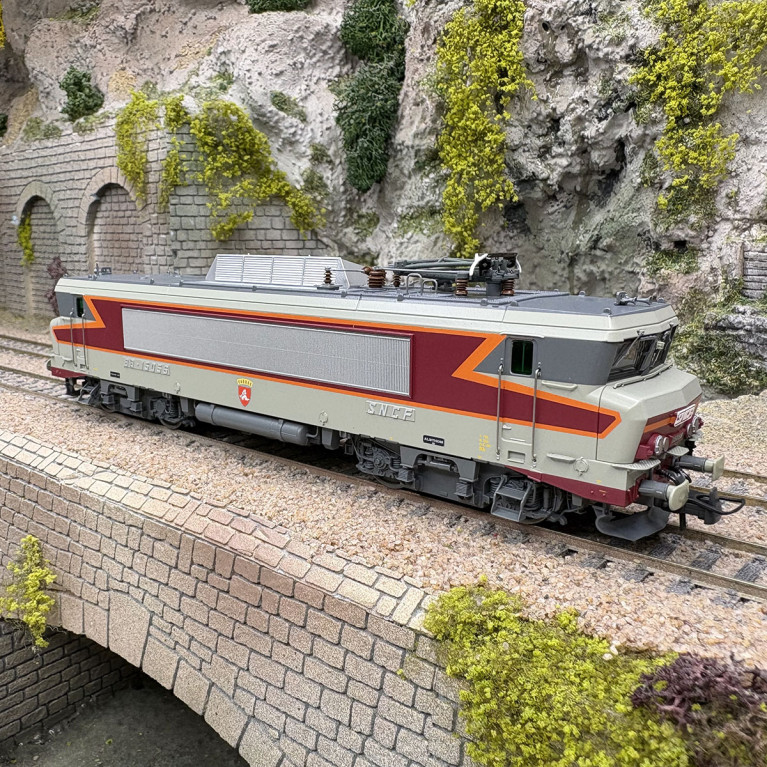 Locomotive électrique BB 15056,  "Grand confort", Armoiries de Vannes, SNCF, Ep. IV - ROCO 7500136 - HO 1/87