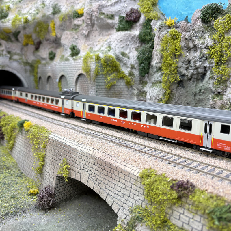 4 voitures voyageurs type EWIII, "Swiss Express", SBB CFF FFS, Ep. IV - TRIX 23690 - HO 1/87