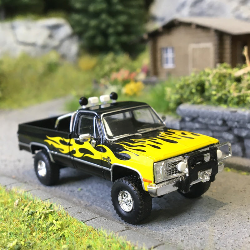 Chevrolet C10, noir, jaune, flammes, 1982 - BREKINA 19693 - HO 1/87