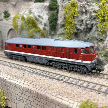 Locomotive diesel lourde BR 132 457-3, DR, Ep. IV, digital son - TRIX 22407 - HO 1/87