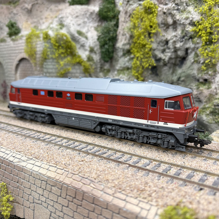 Locomotive diesel lourde BR 132 457-3, DR, Ep. IV, digital son - TRIX 22407 - HO 1/87