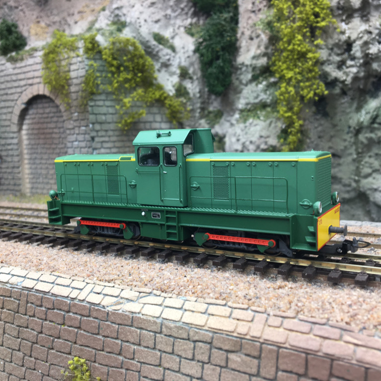 Locomotive diesel BB 400 du CFD Vivarais, n°040-003, Ep. III, modèle analogique - REE MODELES VM-022 - H0m