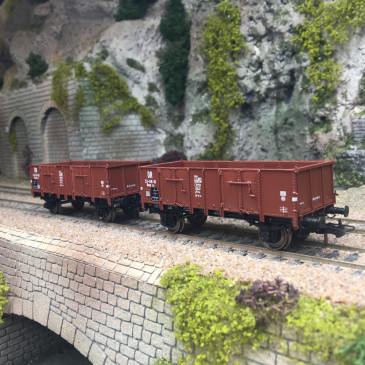 Coffret de 2 Wagons tombereaux Ludwigshafen caisse bois et métallique, Ep. IV - REE MODELES WB931 - HO 1/87
