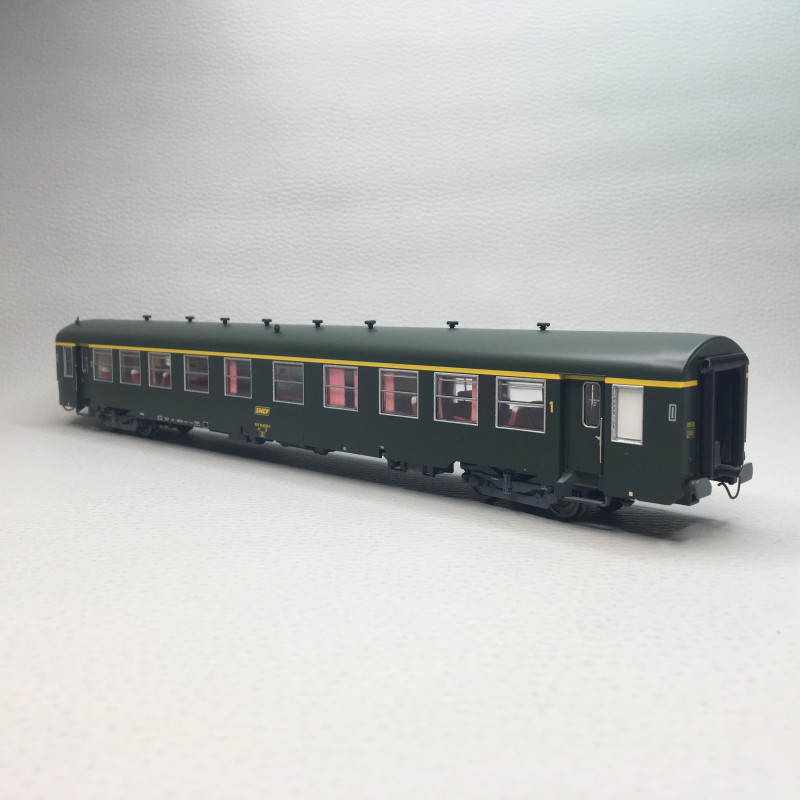 Voiture USI, wagons long, A4t4t U62, bogies Y24, chauffage autonome, marquage 1956, SNCF, Ep. IVa - LSMODELS 40033 - HO 1/87