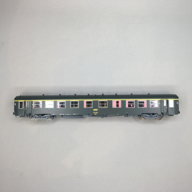 Voiture USI, wagons long, A4t4t U62, bogies Y24, chauffage autonome, marquage 1956, SNCF, Ep. IVa - LSMODELS 40033 - HO 1/87