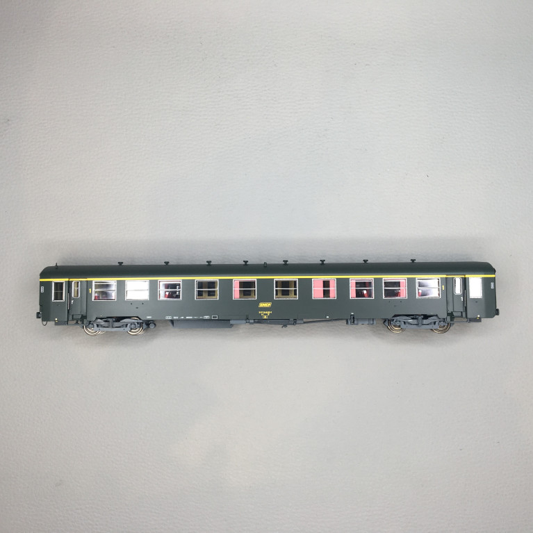 Voiture USI, wagons long, A4t4t U62, bogies Y24, chauffage autonome, marquage 1956, SNCF, Ep. IVa - LSMODELS 40033 - HO 1/87