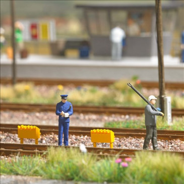 Coffret d'action, Manœuvre et maître de wagon, époque III-IV - BUSCH 79922 - HO 1/87