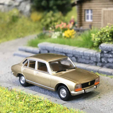 Peugeot 504, limousine, beige metal, 1968 - SAI 6600 - HO 1/87