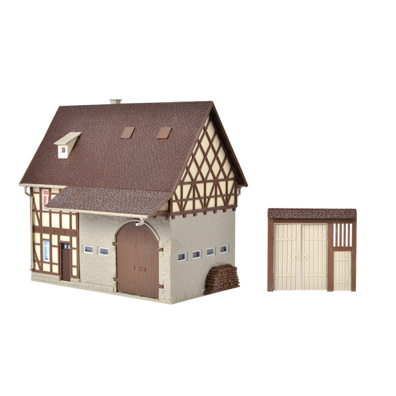Ferme avec grange et portail de cour - VOLLMER 43731 - HO 1/87