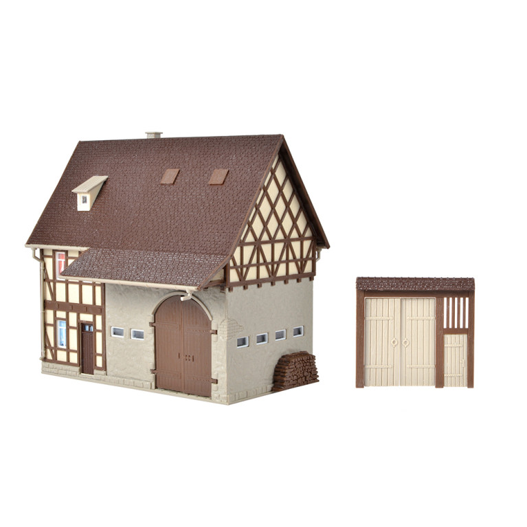 Ferme avec grange et portail de cour - VOLLMER 43731 - HO 1/87