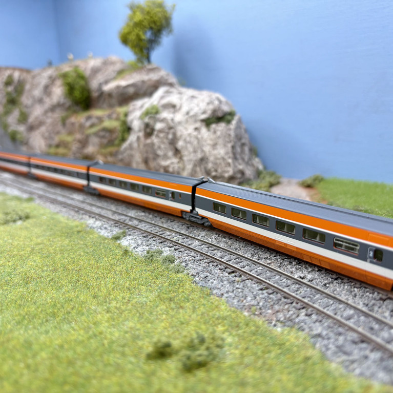 Complément TGV PSE  "Sud Est", rame N°84, 5 éléments, SNCF, Ep. IV  - KATO 10-2084 - N 1/160