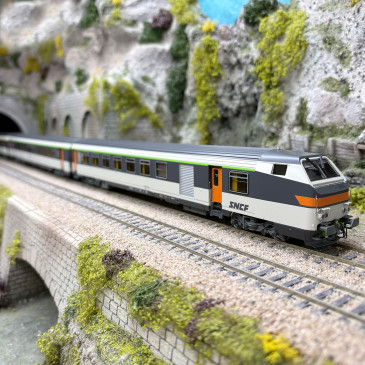 Lsmodels 41250 - 3 voitures, Vu78 / Vtu réversible, B11tu, A10tu, B6Dux, livrée Corail d'origine, SNCF