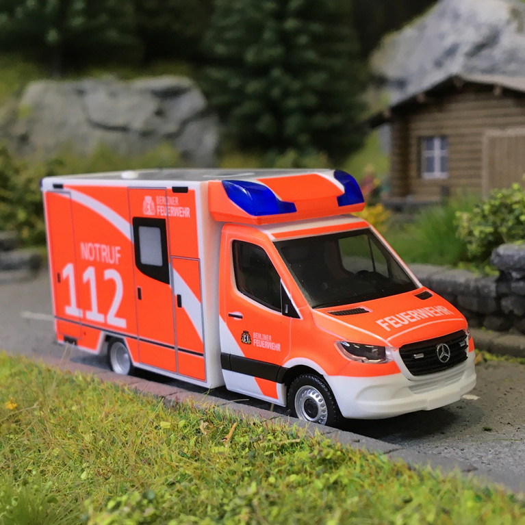 Ambulance, Mercedes Benz, Sprinter '18, Service d'incendie de Berlin - HERPA 098953 - HO 1/87