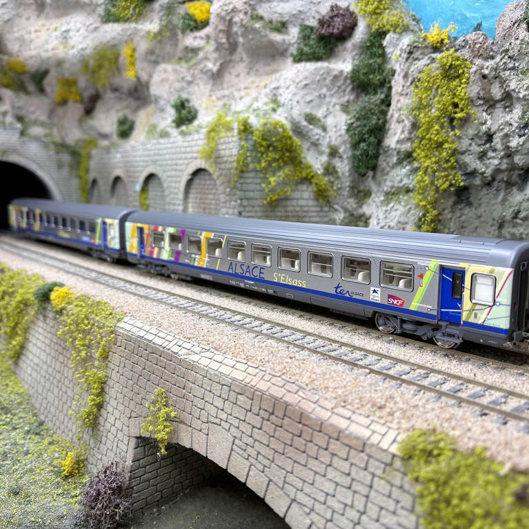 2 voitures voyageurs, A10tu + B11tu (1 + 2CL), TER Alsace, logo carmillon, SNCF, Ep. VI - PIKO 97143 - HO 1/87