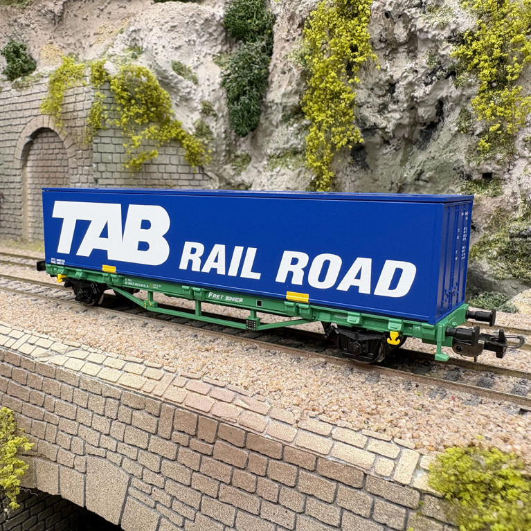 Wagon plat porte conteneur, 2 essieux, RIV, "TAB Rail Road", FRET SNCF, Ep. VI - PIKO 97167 - HO 1/87