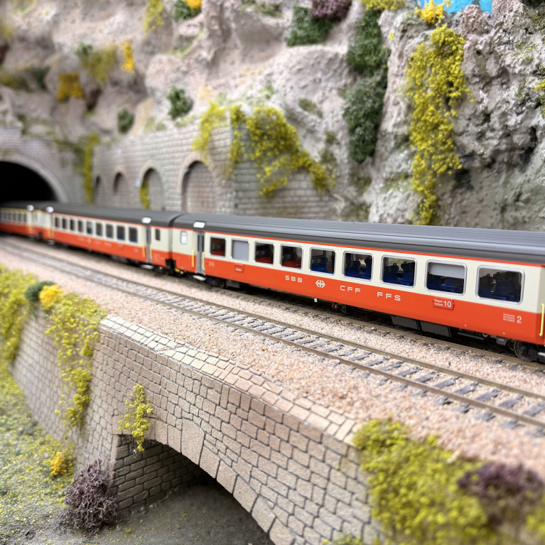 3 voitures "Train Interville", Swiss Express, (St. Gall - Genève), SBB CFF FFS, Ep. IV - LSMODELS MW2108-2DC - HO 1/87
