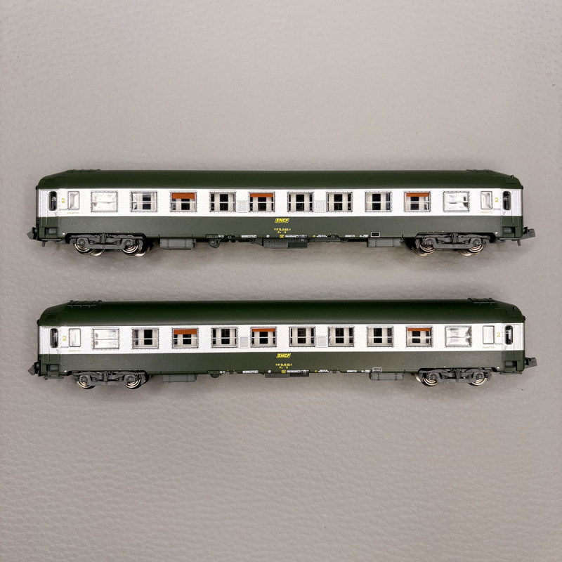 2 voitures couchettes UIC B9c9x, 2CL, logo jaune encadré, SNCF - REE NW-344