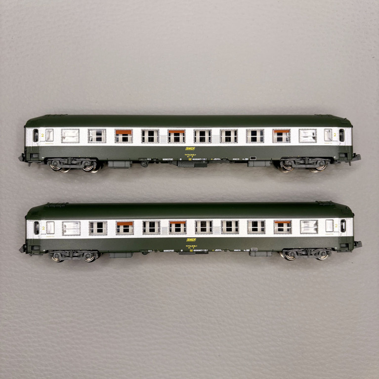2 voitures couchettes UIC B9c9x, 2CL, logo jaune encadré, SNCF - REE NW-344