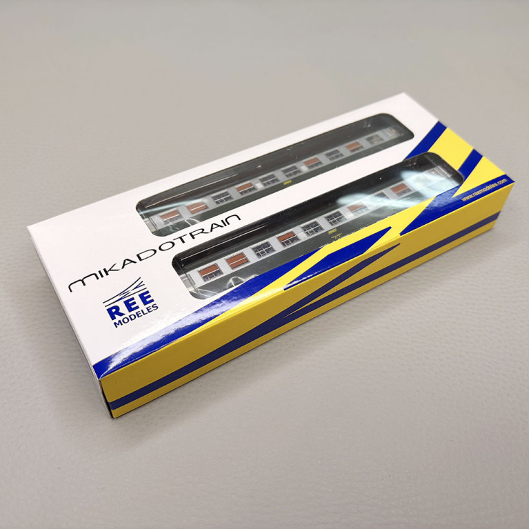 2 voitures couchettes UIC B9c9x, 2CL, logo jaune encadré, SNCF - REE NW-344