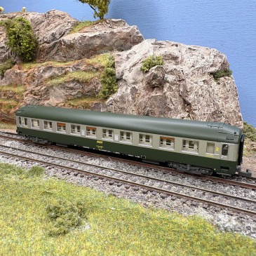 Voiture couchettes UIC B9c9x, 2CL, logo jaune encadré, SNCF, Ep. IV - REE NW-345 - N 1/160