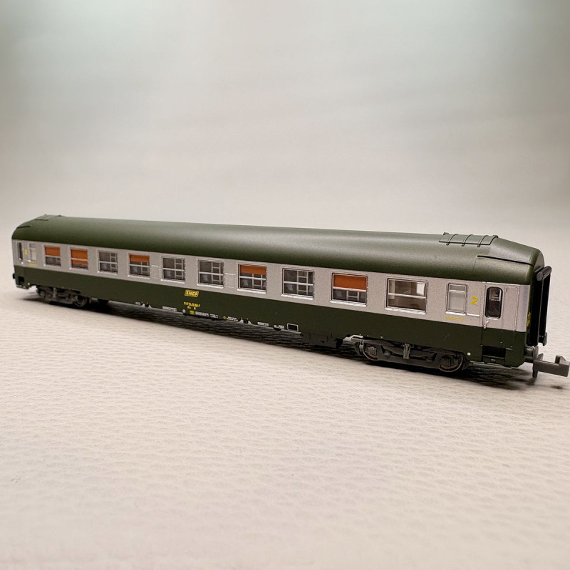 Voiture couchettes UIC B9c9x, 2CL, logo jaune encadré, SNCF - REE NW-345