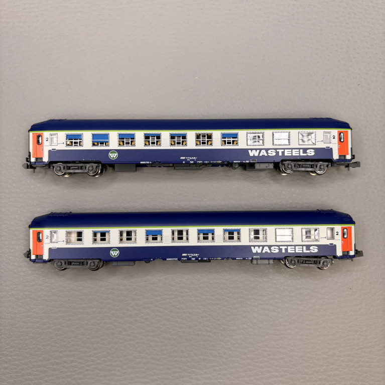 2 voitures couchettes UIC B9c9x, 2CL, livrée "Wasteels", logo blanc encadré, SNCF - REE NW-346