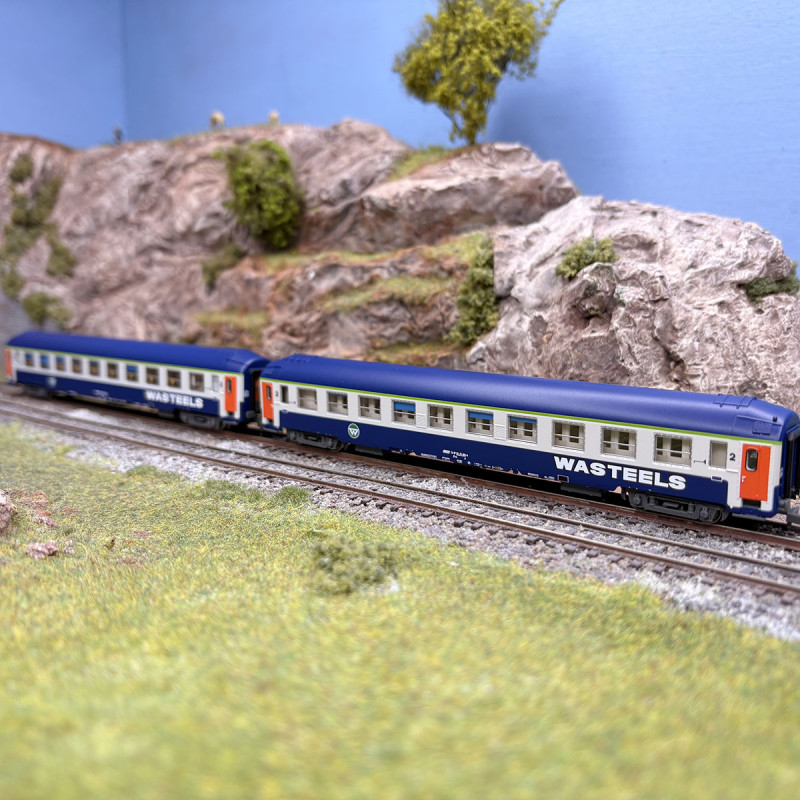 2 voitures couchettes UIC B9c9x, 2CL, livrée "Wasteels", logo blanc encadré, SNCF, Ep. IV - REE NW-346 - N 1/160