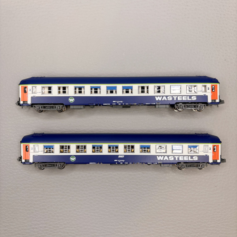 2 voitures couchettes UIC B9c9x, 2CL, livrée "Wasteels", logo blanc encadré, SNCF - REE NW-346