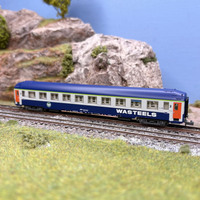 Voiture couchettes UIC B9c9x, 2CL, livrée "Wasteels", logo blanc encadré, SNCF, Ep. IV - REE NW-347 - N 1/160