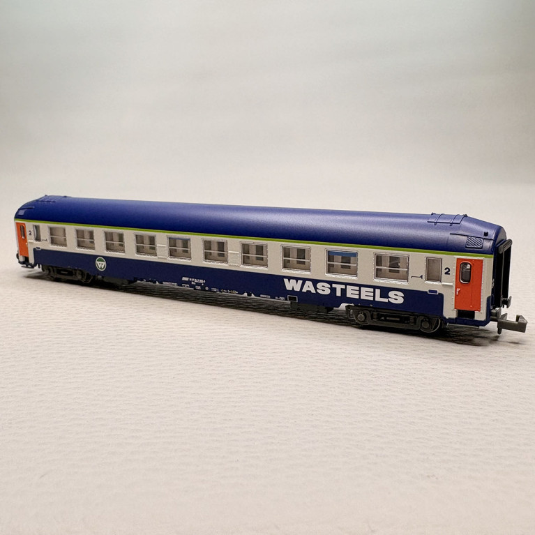 Voiture couchettes UIC B9c9x, 2CL, livrée "Wasteels", logo blanc encadré, SNCF - REE NW-347