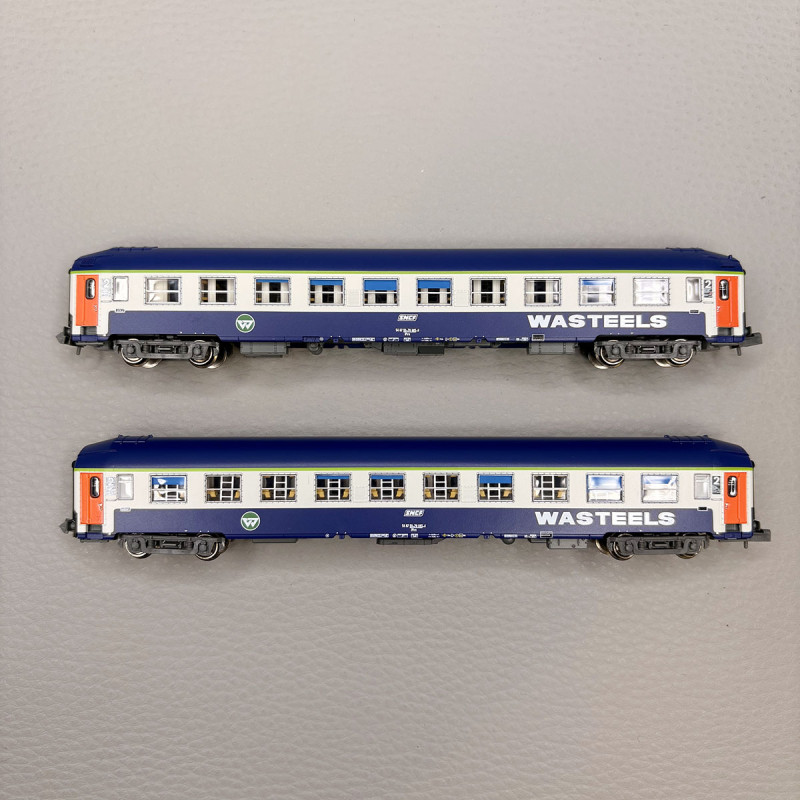 2 voitures couchettes UIC B9c9x, 2CL, livrée "Wasteels", logo blanc encadré, SNCF - REE NW-348