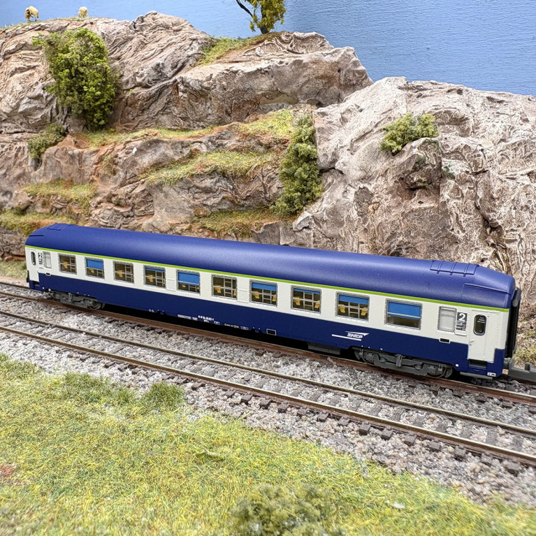 Voiture couchettes UIC B9c9x, 2CL, livrée "TEN", logo Casquette, SNCF, Ep. V - REE NW-355 - N 1/160