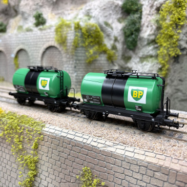 2 wagons citerne de type Uh, "BP", FS, Ep. IV - RIVAROSSI HR6567 - HO 1/87