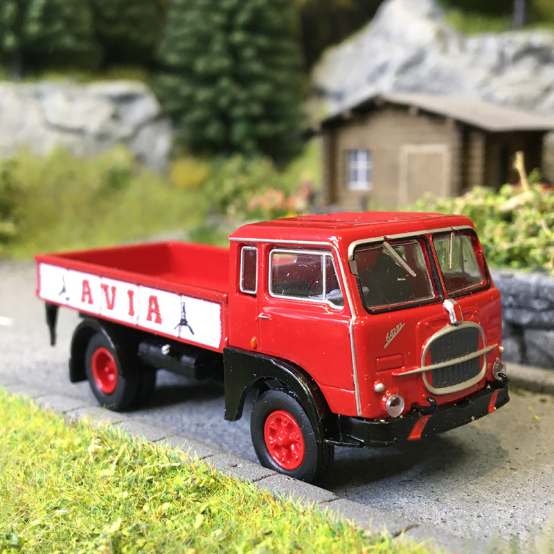 Fiat 642, plateau à ridelle, AVIA, 1962 - BREKINA 58616 - HO 1/87