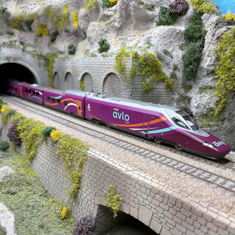 Train à grande vitesse "Alvo", 5 éléments, Renfe, Ep. VI - ELECTROTREN HE2031 - HO 1/87