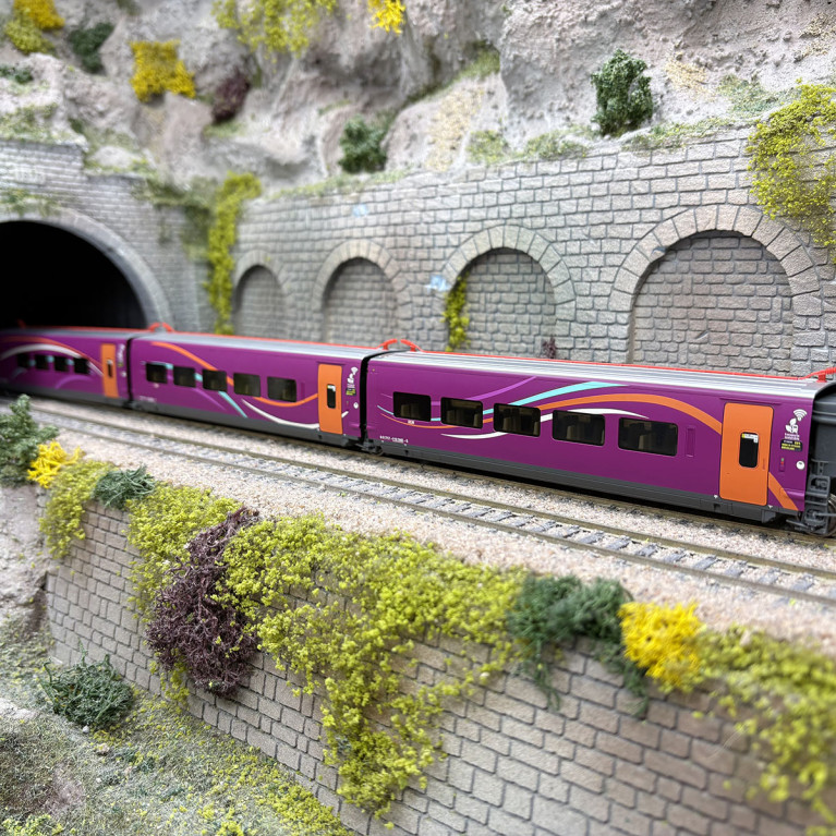 copy of Complément Train à grande vitesse "Alvo", 3 éléments, Renfe, Ep. VI - ELECTROTREN HE3002 - HO 1/87