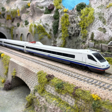 Train à grande vitesse pendulaire ETR 470 N°8, livrée d'origine, 4 éléments, Cisalpino, Ep. V - RIVAROSSI HR2963 - HO 1/87