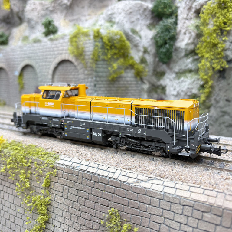 Locomotive diesel Vossloh DE 18, "DE 24", BASF, Ep. VI - RIVAROSSI HR2988 - HO 1/87