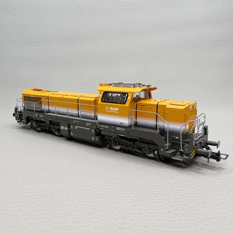 Locomotive diesel Vossloh DE 18, "DE 24", BASF- RIVAROSSI HR2988
