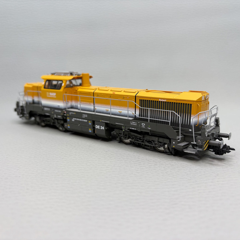 Locomotive diesel Vossloh DE 18, "DE 24", BASF- RIVAROSSI HR2988S