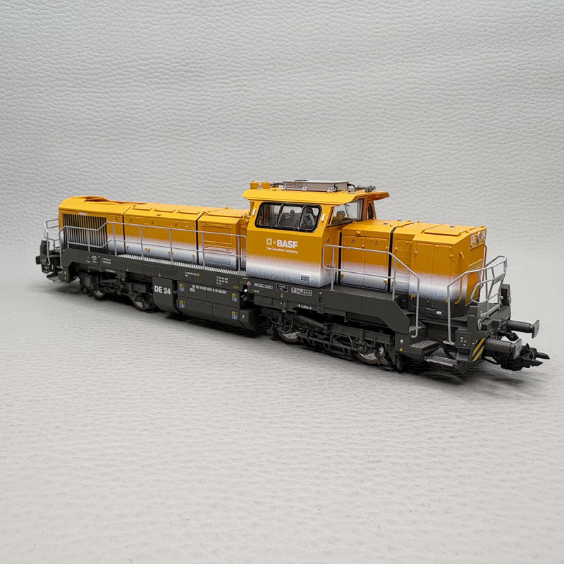 Locomotive diesel Vossloh DE 18, "DE 24", BASF- RIVAROSSI HR2988S