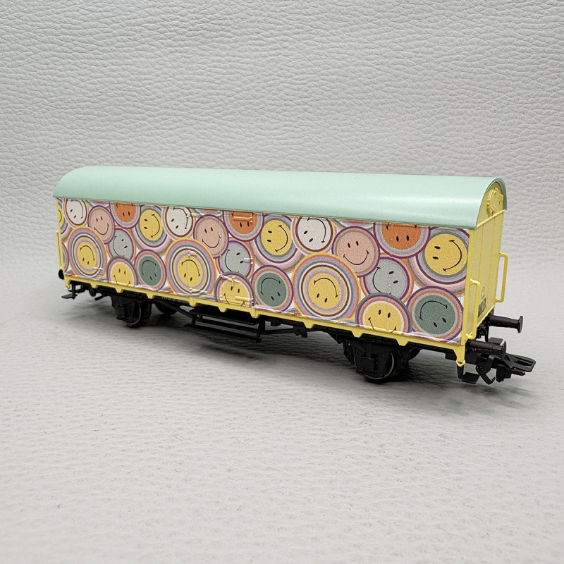 Wagon 2 essieux collection décors SmileyWorld 2026 - MARKLIN 48884