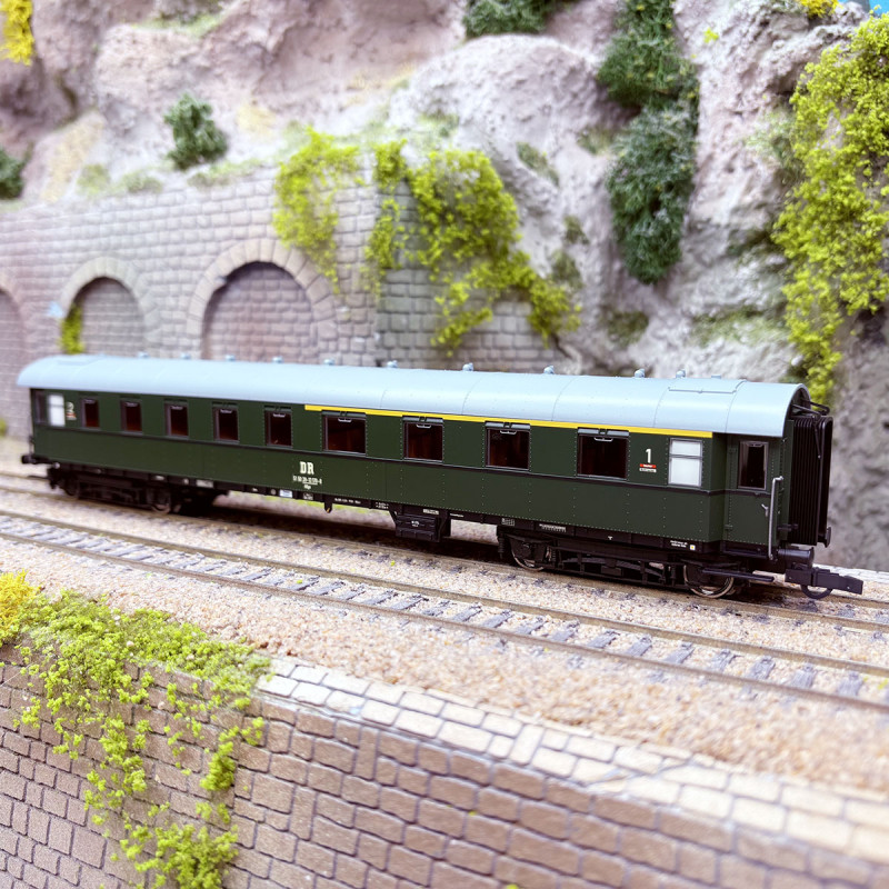 Voiture voyageurs train express, type ABge, mixte 1/2CL, DR, Ep. IV - ROCO 6200205 - HO 1/87