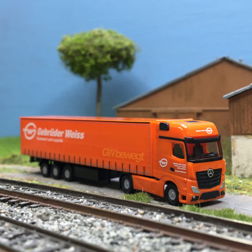 Mercedes Benz, Actros Gigaspace, semi-remorque à bâches, Gebrüder Weiss, orange - HERPA 066891 - N 1/160