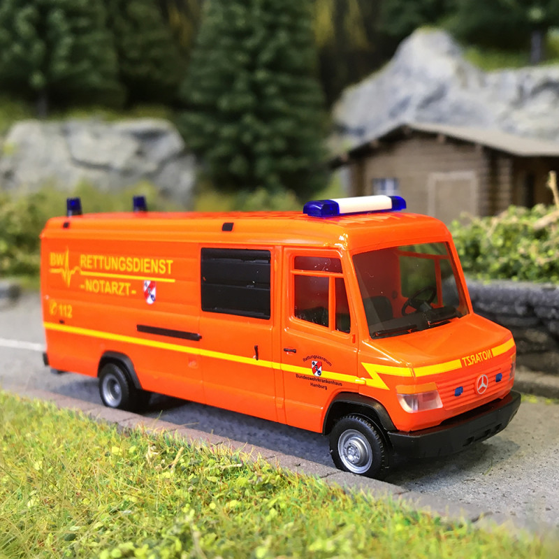 Mercedes Benz Vario, Service de secours des forces armées allemandes, Médecin urgentiste Hambourg - HERPA 700894 - HO 1/87