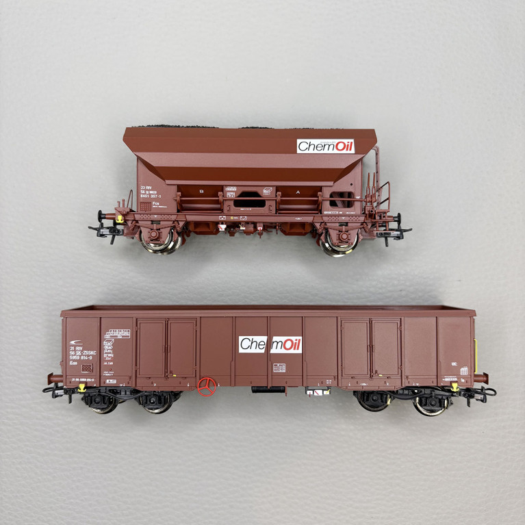 2 wagons marchandises, trémie et tombereau, Chemoil - ROCO 6600221