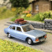 Peugeot 504, bleu, personnages, galerie et valises - SAI 1828 - HO 1/87